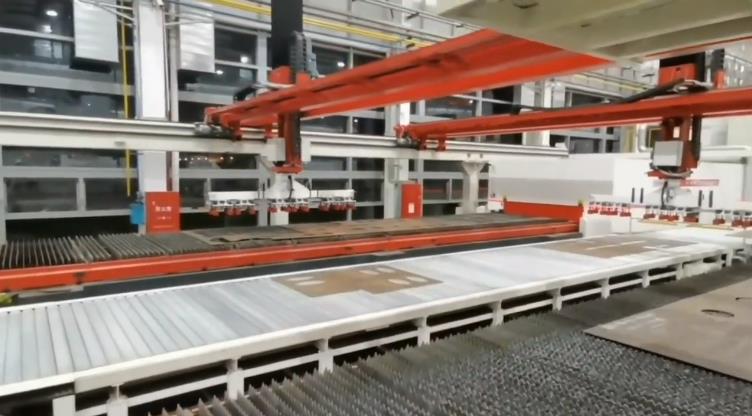 千豪大型桁架鋼板自動化分揀機器人